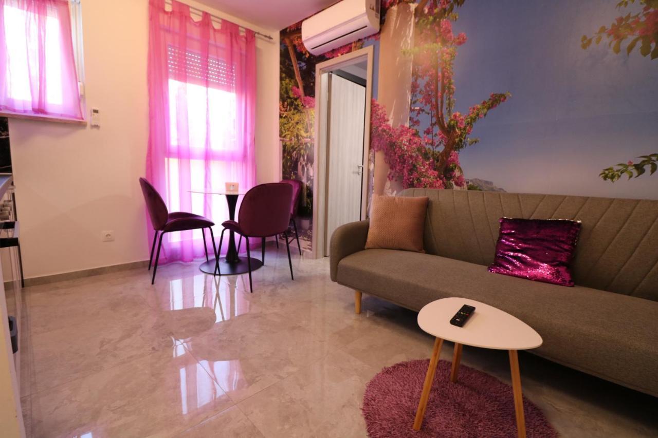 Klaudia Apartment Pula Bagian luar foto