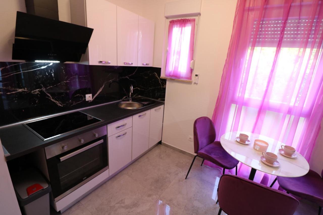 Klaudia Apartment Pula Bagian luar foto